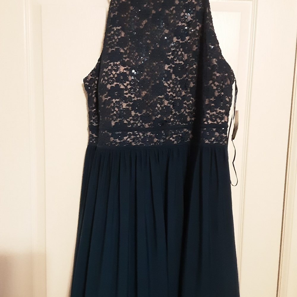 Morgan & Co. Elegant Navy Lace Dress